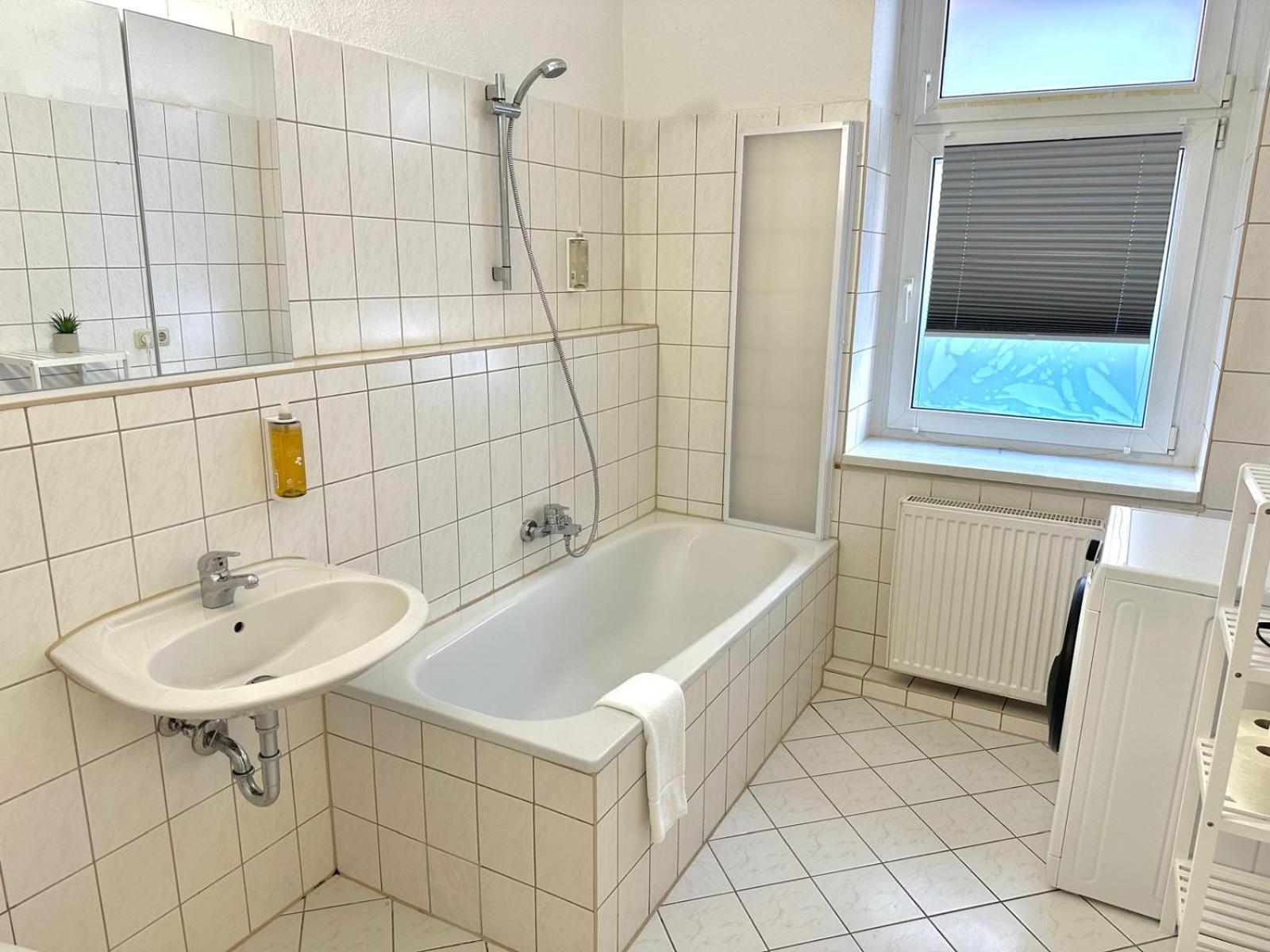 Raha Apartments - Grosses 3 Z-Apartment - Erdgeschoss - Domplatz - Vollausstattung Erfurt Luaran gambar